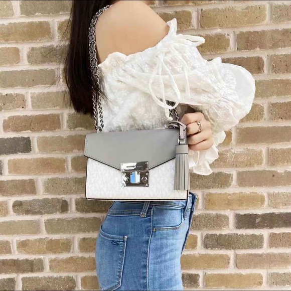 NWT Michael Kors Crossbody Camera Bag - Picture 3 of 5